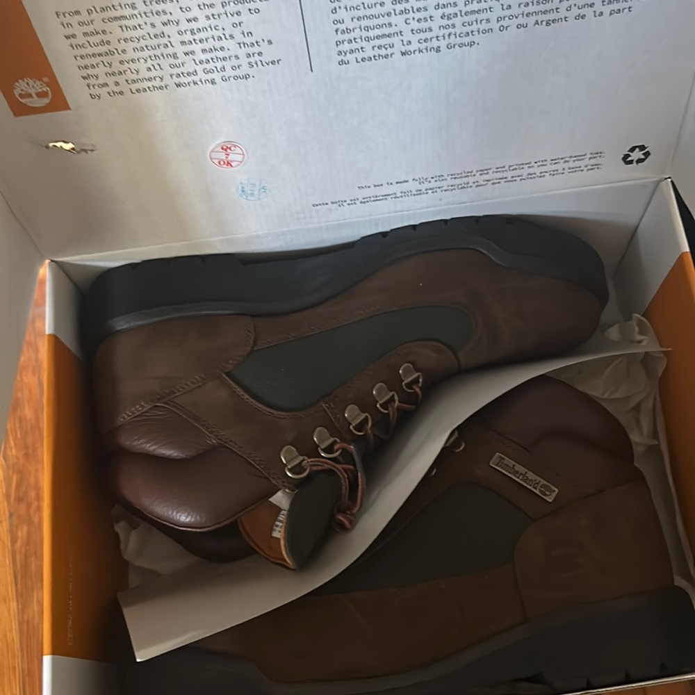 FIELD BOOT
WP L/F MID BOOT
DARK BROWN NUBUCK